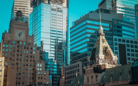 美国华美银行开户指南：优势、资料与流程