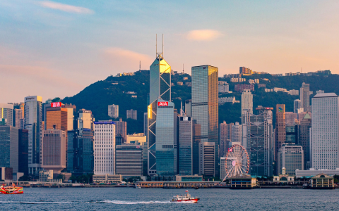 不是香港籍在香港开公司要缴个税吗？