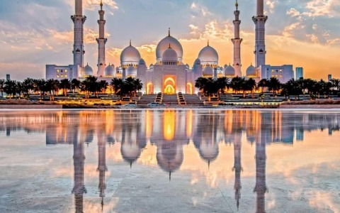 阿联酋注册公司全攻略——优势、流程及注意事项；