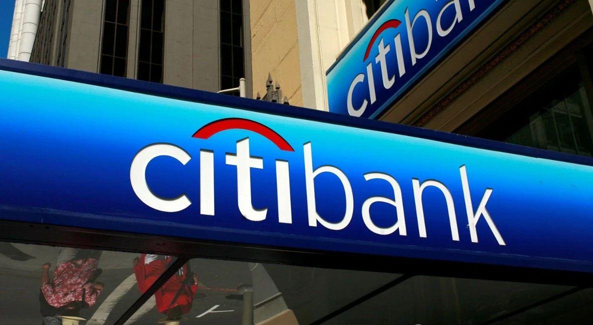 2025年美国银行开户【最全指南】：汇丰、渣打、花旗三大银行对比与选择建议