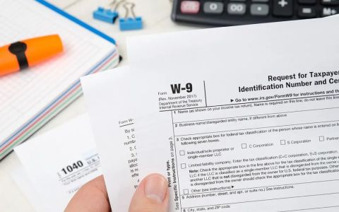 全面解析Form W-9税务文件：确保税务合规性，避免潜在风险