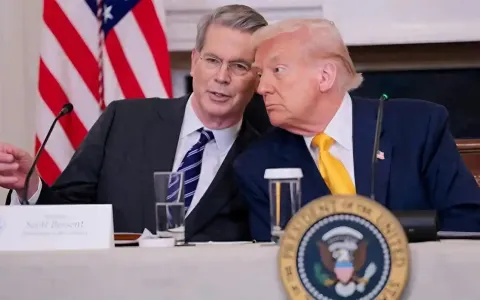 最新！美国对华关税加码100%！2025中美贸易战最新走向及应对策略