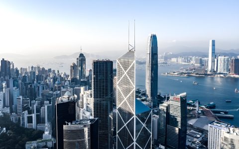 注册香港公司=拿香港身份？真相曝光！2025最新政策与落地指南