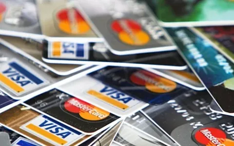 海外银行卡对接跨境电商：中国卖家的合规突围与全球机遇（2025年最新指南）