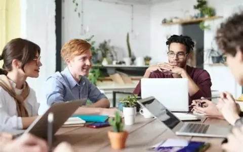 2025美国C型公司年审指南：合规要求、截止日期与省钱策略