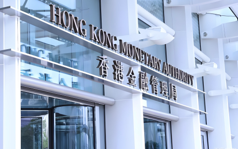 香港存款破19万亿的启示：中国投资者如何把握资金避险与增长机遇