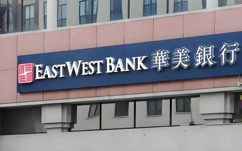 华美银行 vs Velo：实体与数字账户选择策略与中国投资者指南