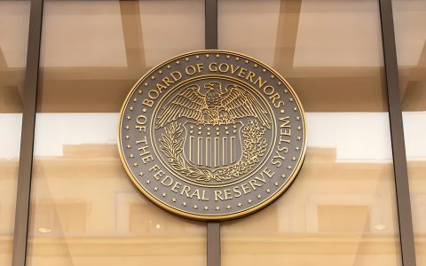 2026 年美联储 9 月加息概率降至 33%：现在开设美国银行账户还划算吗？一文讲通利率与汇率逻辑